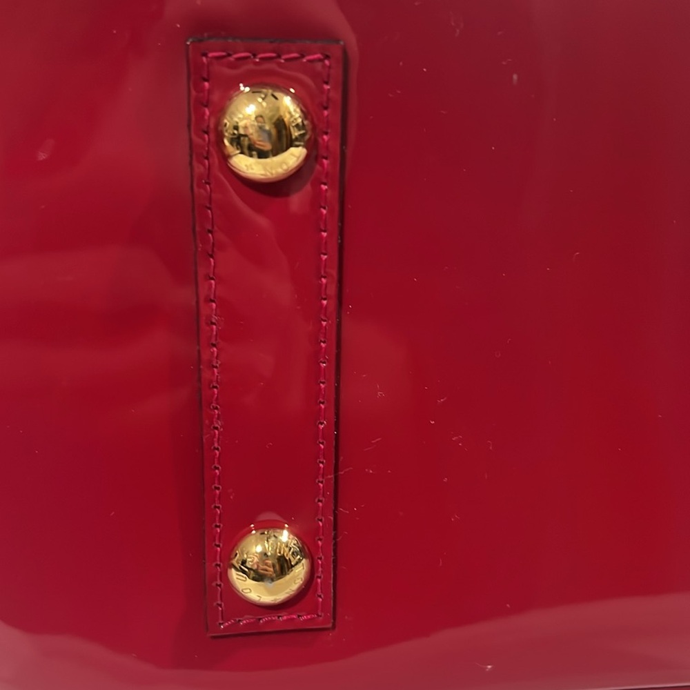 Louis Vuitton - Picture 4 of 12